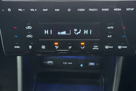 DG71EYL Hyundai Tucson 1.6 TGDi Premium 5dr 2WD Thumbnail #22