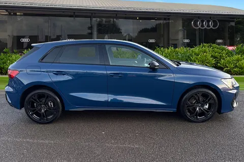 KP74CZZ Audi A3 Black Edition 40 TFSI e 204 PS S tronic Thumbnail #4