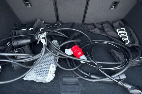 KP74CZZ Audi A3 Black Edition 40 TFSI e 204 PS S tronic Thumbnail #7