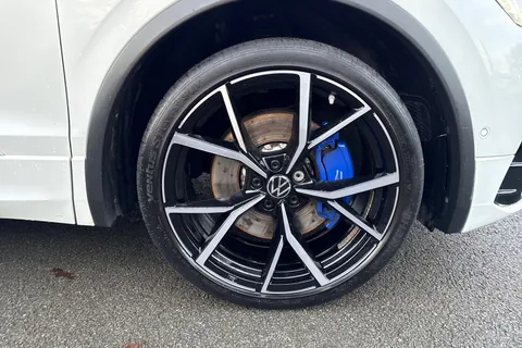 DF23CUH Volkswagen Tiguan 2.0 TSI 320 4Motion R 5dr DSG | Tow Bar | Pan Roof | IQ Lights Thumbnail #9