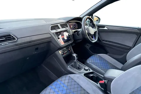 DF23CUH Volkswagen Tiguan 2.0 TSI 320 4Motion R 5dr DSG | Tow Bar | Pan Roof | IQ Lights Thumbnail #14