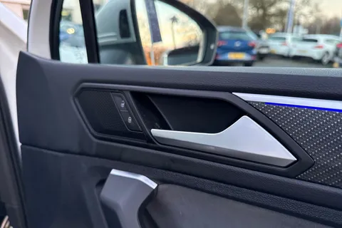 DF23CUH Volkswagen Tiguan 2.0 TSI 320 4Motion R 5dr DSG | Tow Bar | Pan Roof | IQ Lights Thumbnail #20