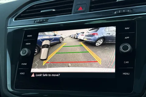 DF23CUH Volkswagen Tiguan 2.0 TSI 320 4Motion R 5dr DSG | Tow Bar | Pan Roof | IQ Lights Thumbnail #31