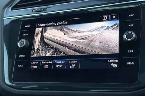 DF23CUH Volkswagen Tiguan 2.0 TSI 320 4Motion R 5dr DSG | Tow Bar | Pan Roof | IQ Lights Thumbnail #32