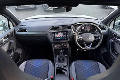 DF23CUH Volkswagen Tiguan 2.0 TSI 320 4Motion R 5dr DSG | Tow Bar | Pan Roof | IQ Lights Thumbnail #40