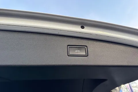 DF23CUH Volkswagen Tiguan 2.0 TSI 320 4Motion R 5dr DSG | Tow Bar | Pan Roof | IQ Lights Thumbnail #41