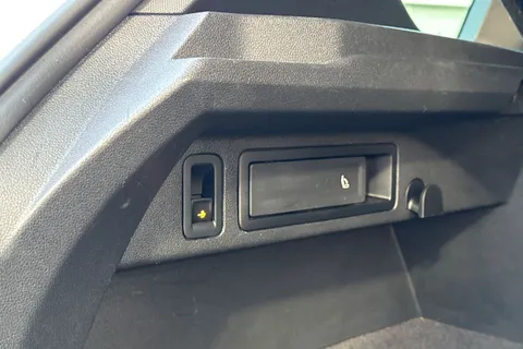 DF23CUH Volkswagen Tiguan 2.0 TSI 320 4Motion R 5dr DSG | Tow Bar | Pan Roof | IQ Lights Thumbnail #42