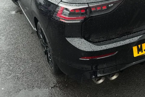 MC75VZY Volkswagen Golf 2.0 TSI 333 R Black Edition 4Motion 5dr DSG **AKRAPOVIC, DCC, LEATHER, PAN Thumbnail #25