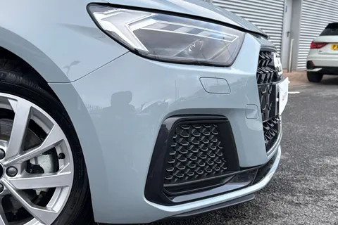 KR75FHG Audi A1 Sport 30 TFSI 116 PS S tronic Thumbnail #34
