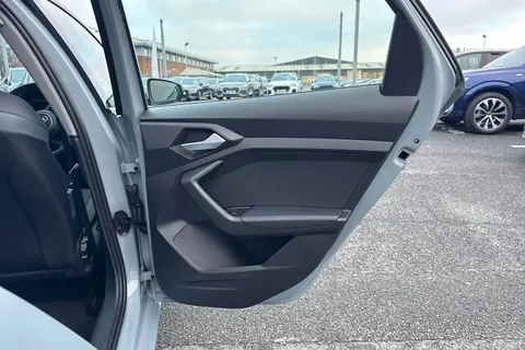 KR75FHG Audi A1 Sport 30 TFSI 116 PS S tronic Thumbnail #42