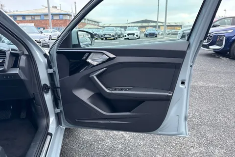 KR75FHG Audi A1 Sport 30 TFSI 116 PS S tronic Thumbnail #46