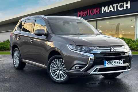 RV69WZO Mitsubishi Outlander 2.4h TwinMotor 13.8kWh 4h CVT 4WD Euro 6 (s/s) 5dr Thumbnail #2