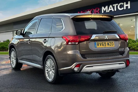 RV69WZO Mitsubishi Outlander 2.4h TwinMotor 13.8kWh 4h CVT 4WD Euro 6 (s/s) 5dr Thumbnail #3