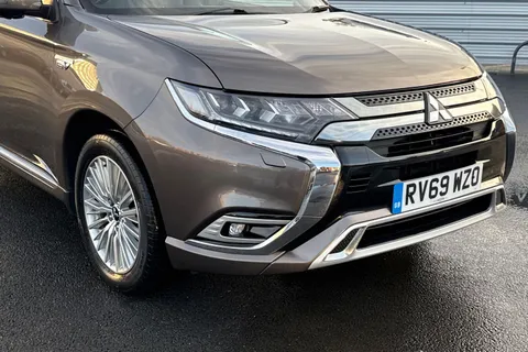RV69WZO Mitsubishi Outlander 2.4h TwinMotor 13.8kWh 4h CVT 4WD Euro 6 (s/s) 5dr Thumbnail #9