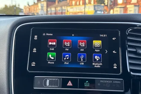 RV69WZO Mitsubishi Outlander 2.4h TwinMotor 13.8kWh 4h CVT 4WD Euro 6 (s/s) 5dr Thumbnail #17