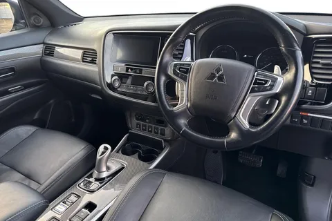 RV69WZO Mitsubishi Outlander 2.4h TwinMotor 13.8kWh 4h CVT 4WD Euro 6 (s/s) 5dr Thumbnail #18