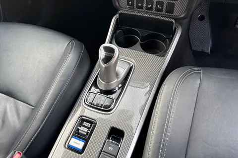 RV69WZO Mitsubishi Outlander 2.4h TwinMotor 13.8kWh 4h CVT 4WD Euro 6 (s/s) 5dr Thumbnail #23