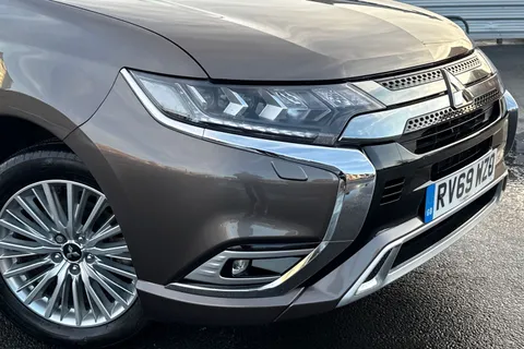 RV69WZO Mitsubishi Outlander 2.4h TwinMotor 13.8kWh 4h CVT 4WD Euro 6 (s/s) 5dr Thumbnail #38
