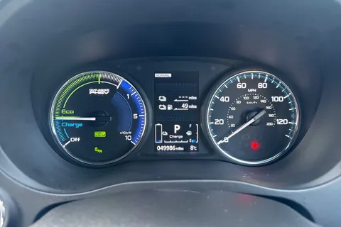 RV69WZO Mitsubishi Outlander 2.4h TwinMotor 13.8kWh 4h CVT 4WD Euro 6 (s/s) 5dr Thumbnail #39