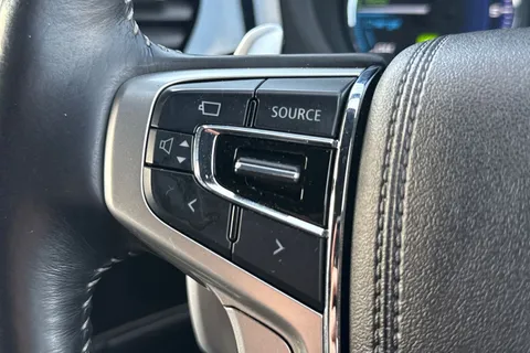 RV69WZO Mitsubishi Outlander 2.4h TwinMotor 13.8kWh 4h CVT 4WD Euro 6 (s/s) 5dr Thumbnail #43