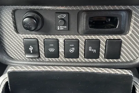 RV69WZO Mitsubishi Outlander 2.4h TwinMotor 13.8kWh 4h CVT 4WD Euro 6 (s/s) 5dr Thumbnail #46