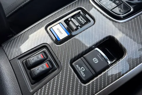 RV69WZO Mitsubishi Outlander 2.4h TwinMotor 13.8kWh 4h CVT 4WD Euro 6 (s/s) 5dr Thumbnail #47