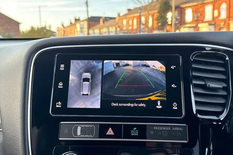 RV69WZO Mitsubishi Outlander 2.4h TwinMotor 13.8kWh 4h CVT 4WD Euro 6 (s/s) 5dr Thumbnail #50