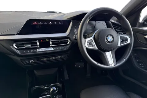 DY70EOB BMW 1 Series 1.5 118i M Sport DCT Euro 6 (s/s) 5dr Thumbnail #19