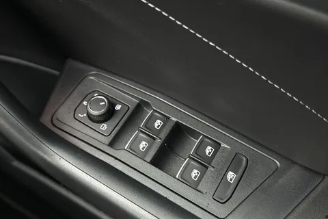 MV75UKO Volkswagen T-Roc 1.5 TSI Black Edition 5dr DSG **19' MISANO BLACK ALLOYS, REAR CAM** Thumbnail #20