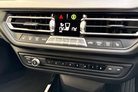 DY70EOB BMW 1 Series 1.5 118i M Sport DCT Euro 6 (s/s) 5dr Thumbnail #23