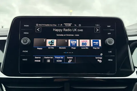 MK73NXZ Volkswagen T-Roc 1.5 TSI Style 5dr DSG **BLACK DESIGN PACK** Thumbnail #40