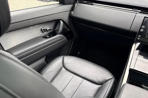 KT73FRO Land Rover Range Rover Sport 3.0 D300 Dynamic SE 5dr Thumbnail #46