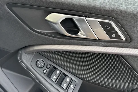 DY70EOB BMW 1 Series 1.5 118i M Sport DCT Euro 6 (s/s) 5dr Thumbnail #51