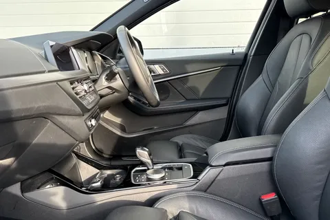 DY70EOB BMW 1 Series 1.5 118i M Sport DCT Euro 6 (s/s) 5dr Thumbnail #57