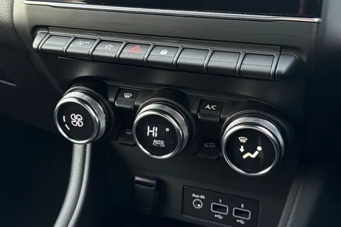 YB70HTA Renault Captur 1.3 TCe S Edition EDC Euro 6 (s/s) 5dr Thumbnail #23