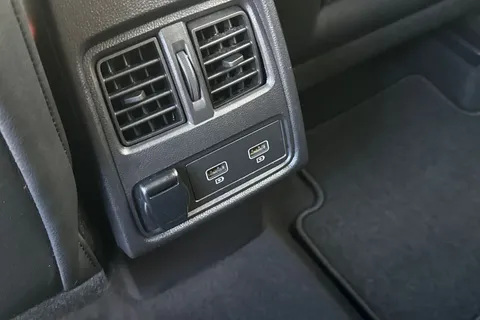 YB70HTA Renault Captur 1.3 TCe S Edition EDC Euro 6 (s/s) 5dr Thumbnail #38