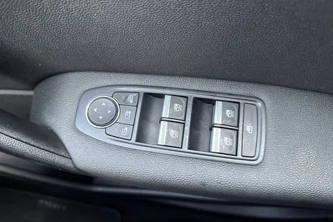 YB70HTA Renault Captur 1.3 TCe S Edition EDC Euro 6 (s/s) 5dr Thumbnail #42