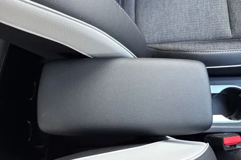 YB70HTA Renault Captur 1.3 TCe S Edition EDC Euro 6 (s/s) 5dr Thumbnail #58