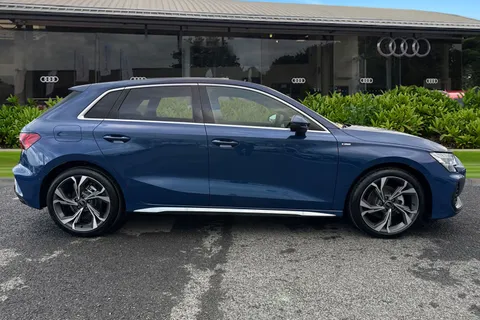  Audi A3 1.5 TFSI 30 S line Sportback Euro 6 (s/s) 5dr Thumbnail #4