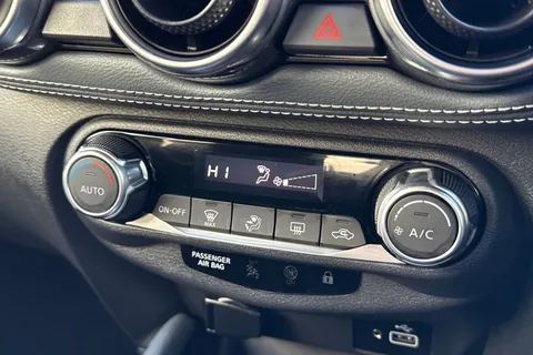 EY71HJA Nissan Juke 1.0 DIG-T N-Connecta DCT Auto Euro 6 (s/s) 5dr Thumbnail #23