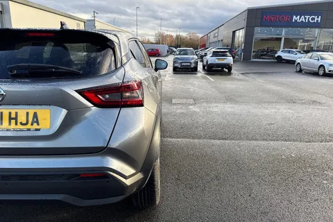 EY71HJA Nissan Juke 1.0 DIG-T N-Connecta DCT Auto Euro 6 (s/s) 5dr Thumbnail #33