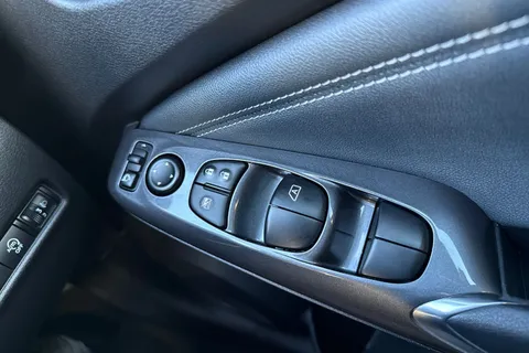 EY71HJA Nissan Juke 1.0 DIG-T N-Connecta DCT Auto Euro 6 (s/s) 5dr Thumbnail #39