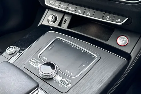 YH70LRJ Audi SQ5 3.0 TDI V6 Vorsprung Tiptronic quattro Euro 6 (s/s) 5dr Thumbnail #39