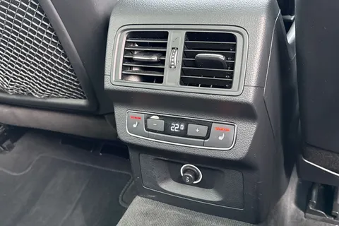 YH70LRJ Audi SQ5 3.0 TDI V6 Vorsprung Tiptronic quattro Euro 6 (s/s) 5dr Thumbnail #45