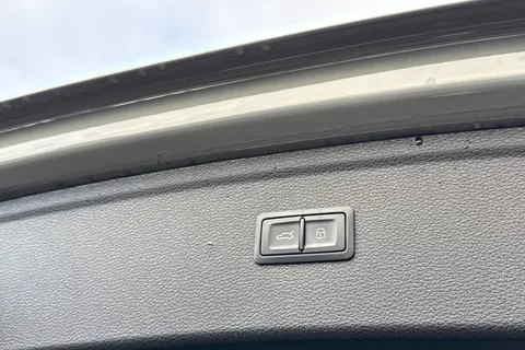 YH70LRJ Audi SQ5 3.0 TDI V6 Vorsprung Tiptronic quattro Euro 6 (s/s) 5dr Thumbnail #47