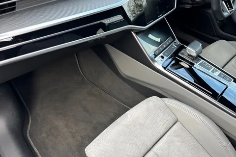 RO71OXN Audi A6 Avant Avant Black Edition 45 TFSI quattro 265 PS S tronic Thumbnail #21