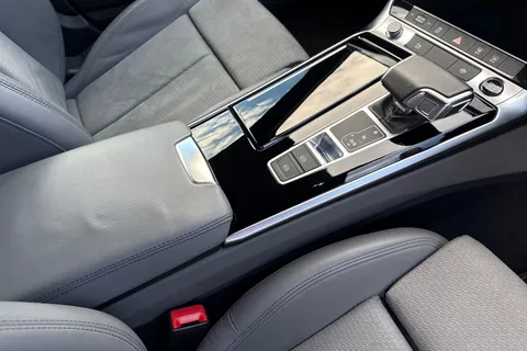 RO71OXN Audi A6 Avant Avant Black Edition 45 TFSI quattro 265 PS S tronic Thumbnail #24