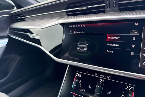 RO71OXN Audi A6 Avant Avant Black Edition 45 TFSI quattro 265 PS S tronic Thumbnail #45