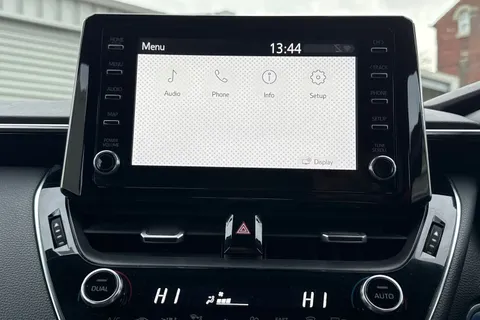 SH72KFR Toyota Corolla 1.8 VVT-h Icon Touring Sports CVT Euro 6 (s/s) 5dr Thumbnail #18