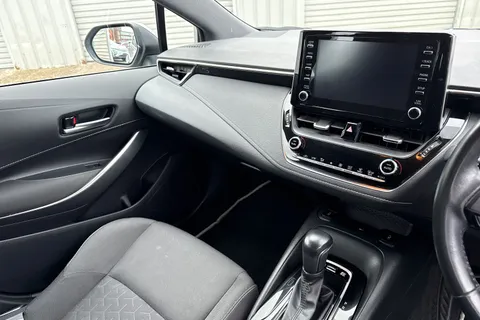 SH72KFR Toyota Corolla 1.8 VVT-h Icon Touring Sports CVT Euro 6 (s/s) 5dr Thumbnail #21